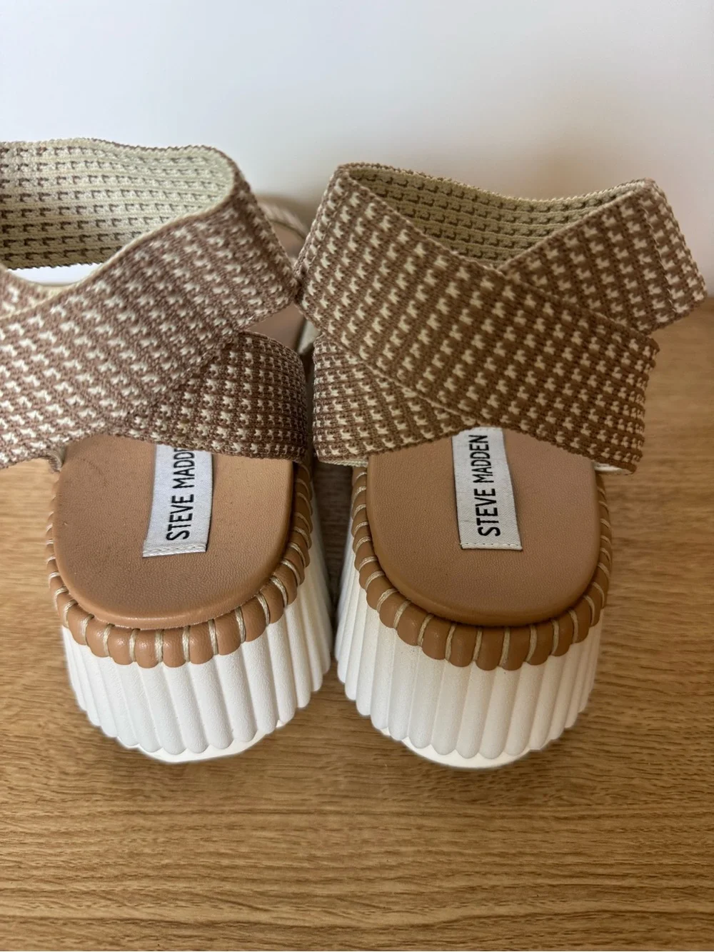 Steve Madden Taupe and Cream Woven Platform Sandal Size 8